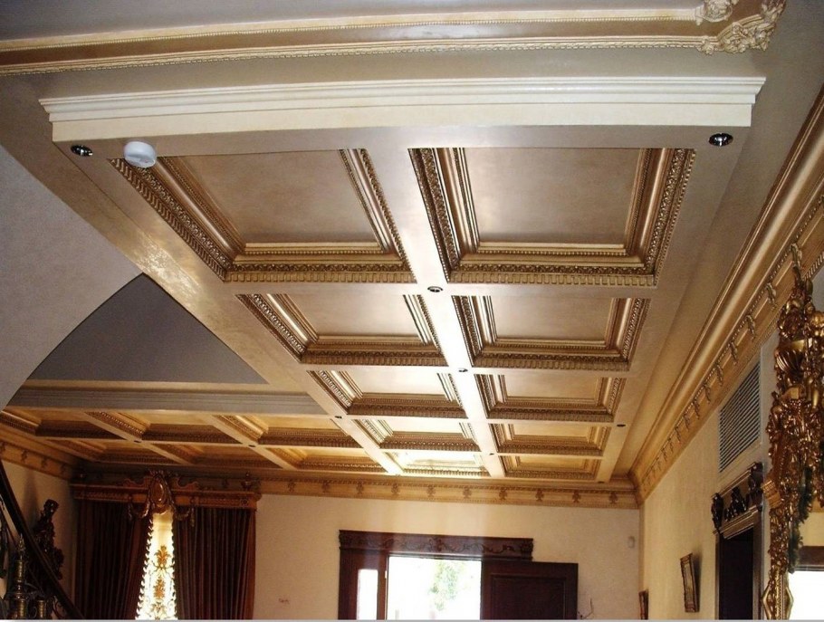 Отделка потолка в классическом стиле