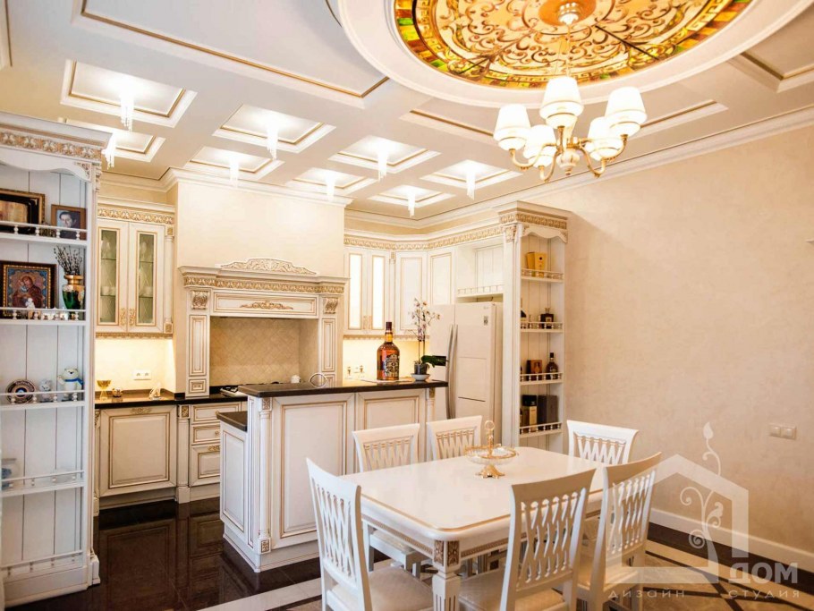 Потолок кухни в классическом стиле