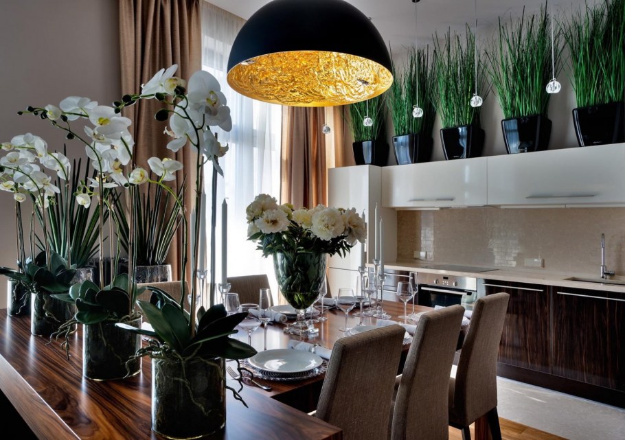 Угол с цветами в квартире