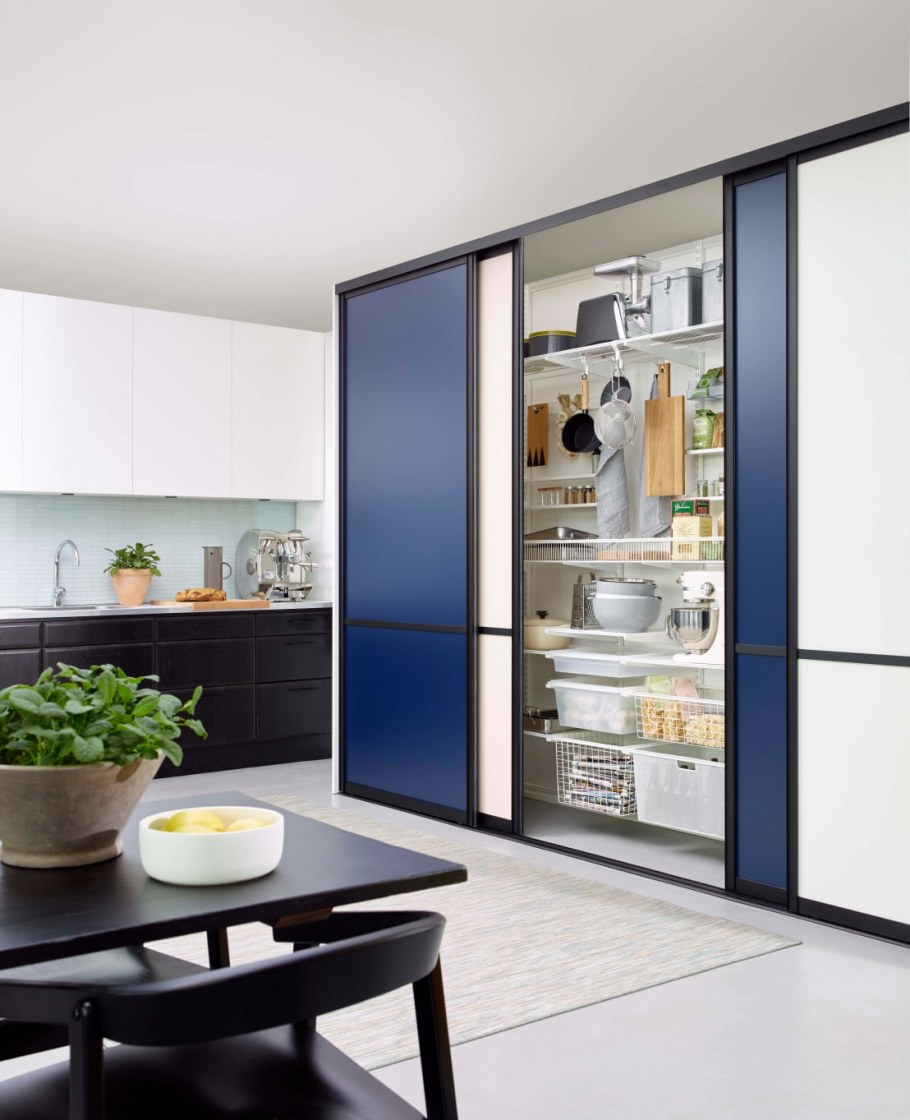 Кухня за раздвижными дверями