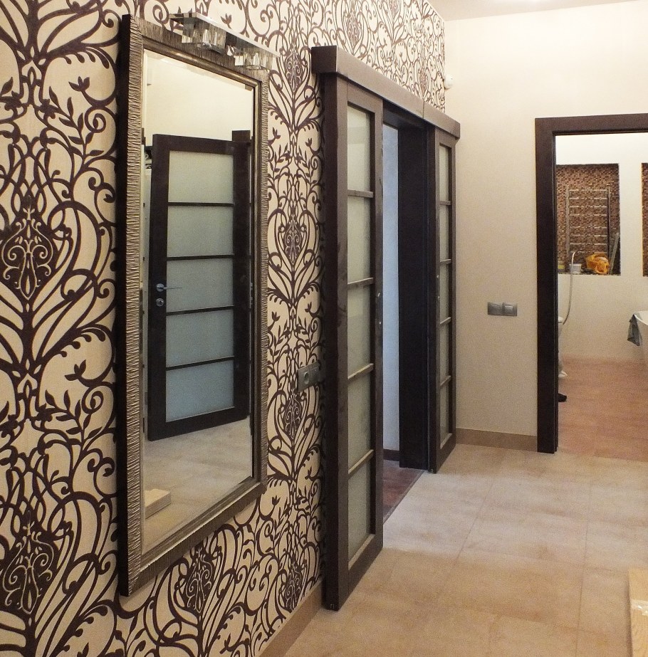 Двери межкомнатные венге в интерьере прихожей