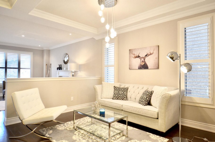 Светло бежевый цвет стен