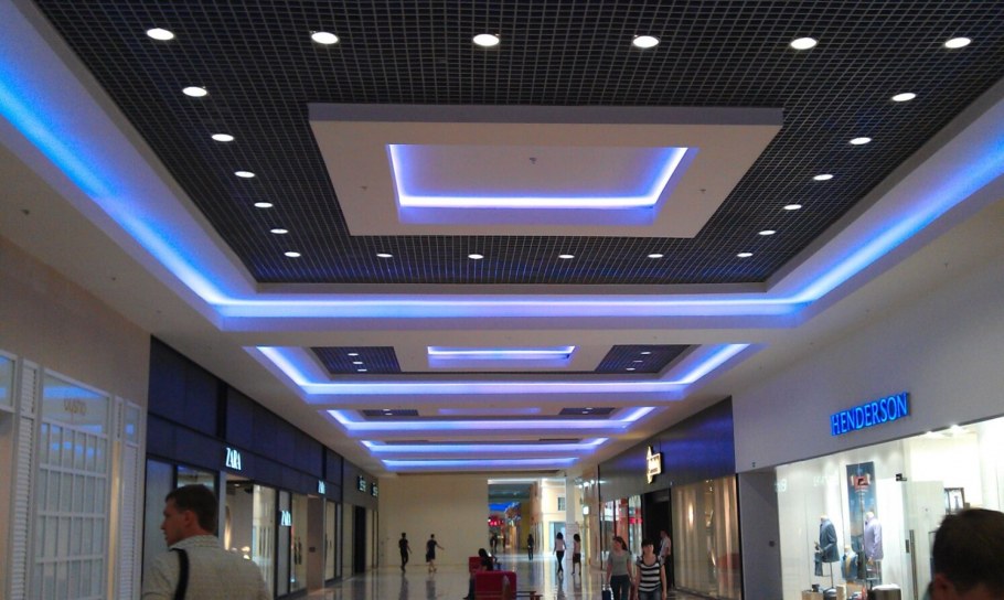Потолок в торговом центре