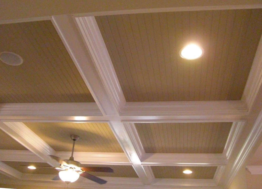 Потолочная плитка в комнате