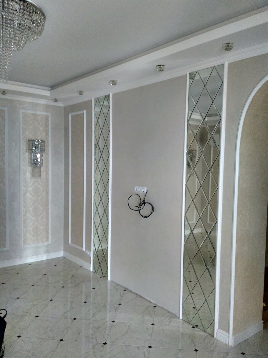 Зеркало с фацетом в прихожей