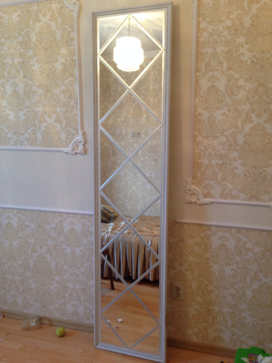 Зеркальная плитка на колонне