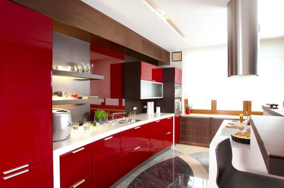 Кухня в коричнево красных тонах