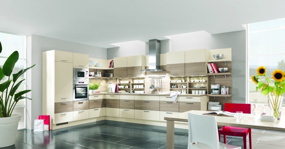 Кухня молочного цвета