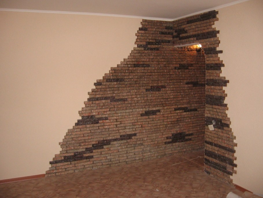 Декорация камнем в квартире