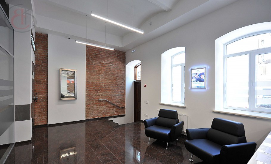 Сочетание кирпича и дерева