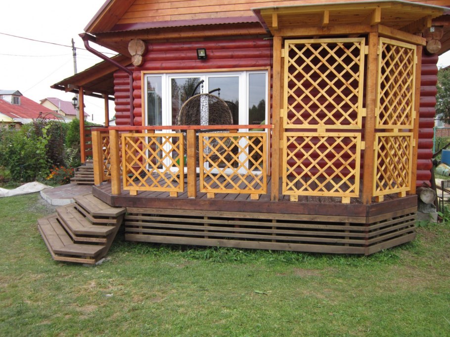 Ограждение беседки из дерева