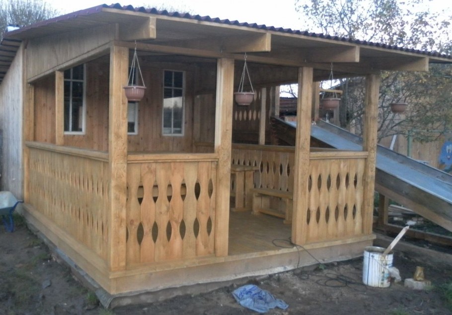 Беседка с балясинами