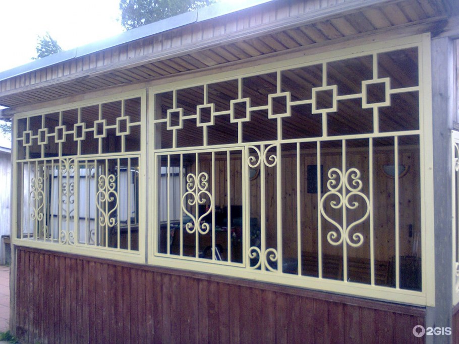 Железные решетки для веранды