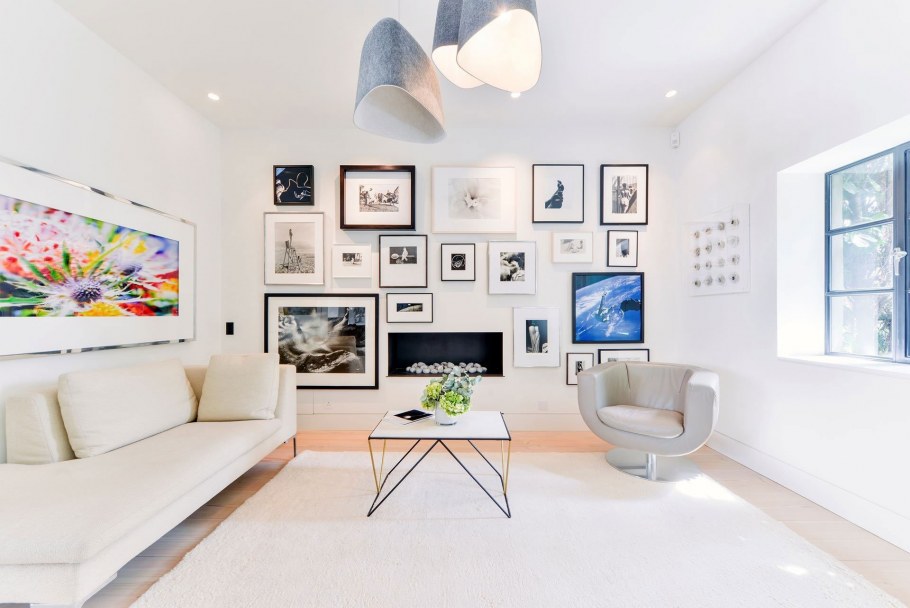 Светлый интерьер с картиной