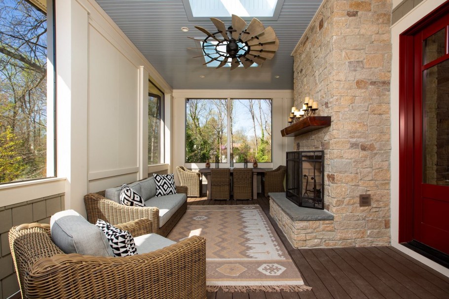 Коттедж с верандой