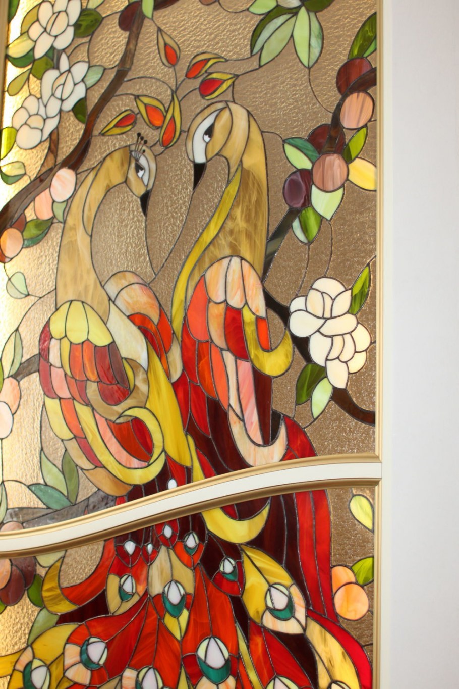 Витражи в интерьере гостиной