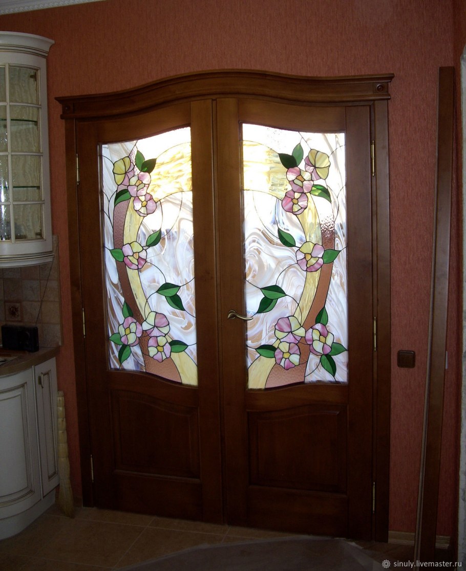 Витражные вставки в двери