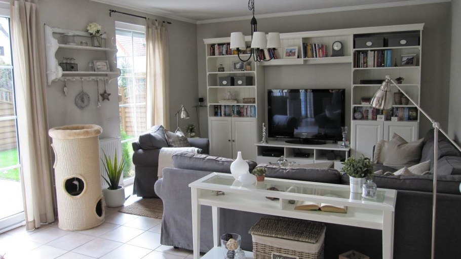 Интерьер гостиной икеа ХЕМНЭС консольный стол