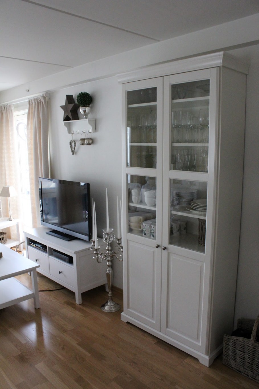 ЛИАТОРП шкаф-витрина