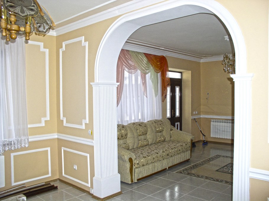 Отделка арок лепниной