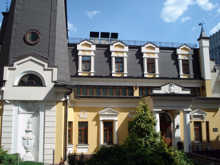 Изуродованные памятники архитектуры