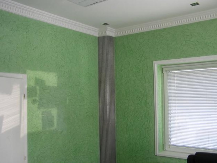 Зеленая стена штукатурка