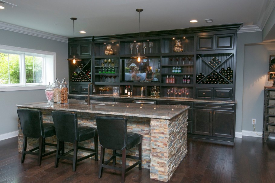 Кухня в подвальном помещении