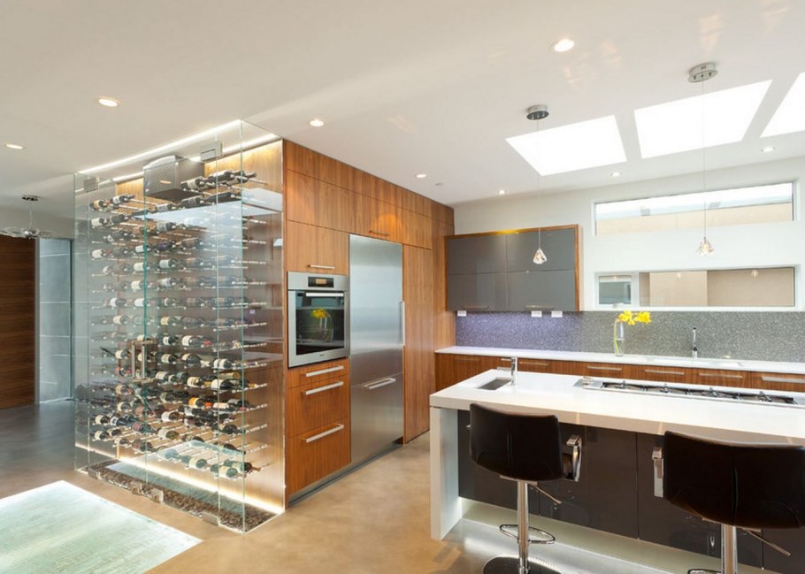 Стеклянная кухня в частном доме