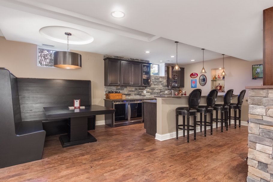 Кухня гостиная в цокольном этаже