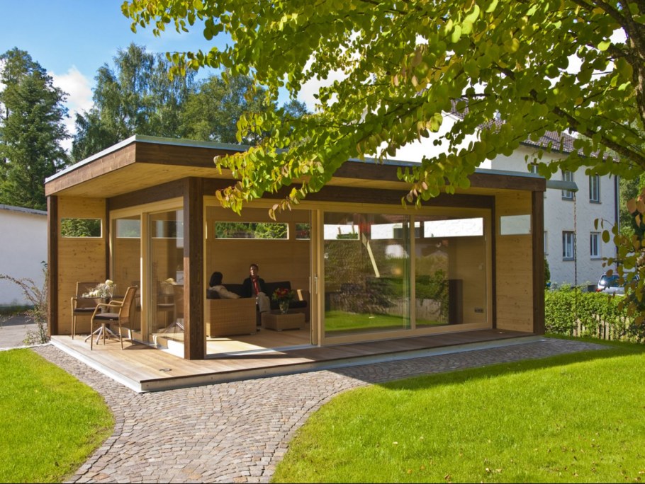 Двухэтажная летняя кухня