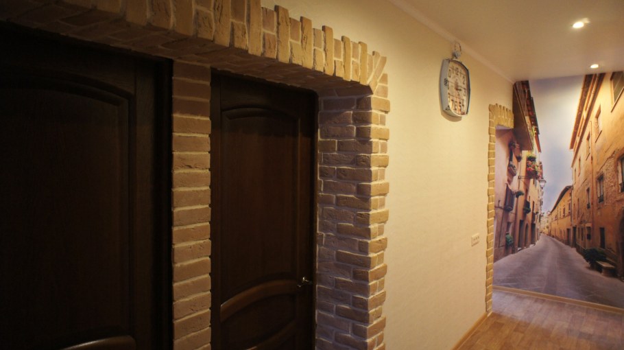 Декоративный кирпич дверной проем