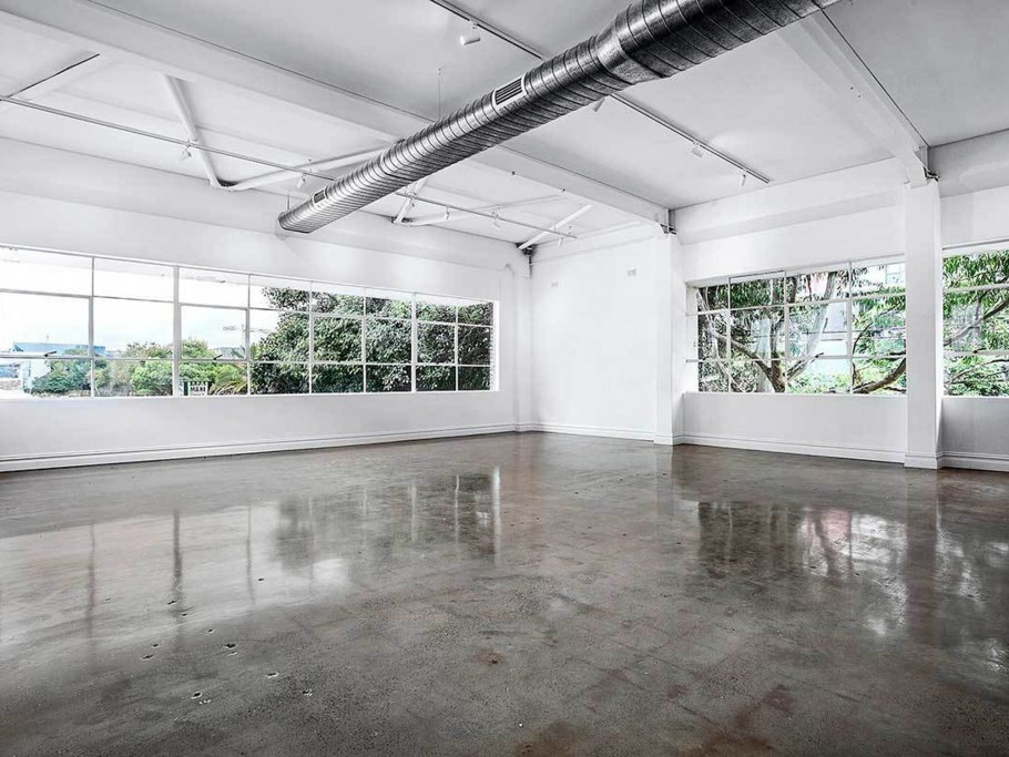 Бетонный пол на кухне