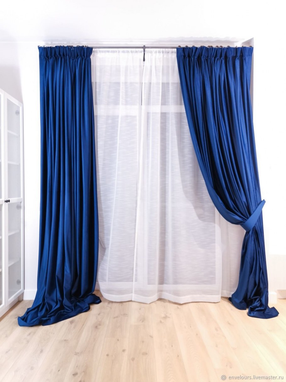 Синие бархатные шторы