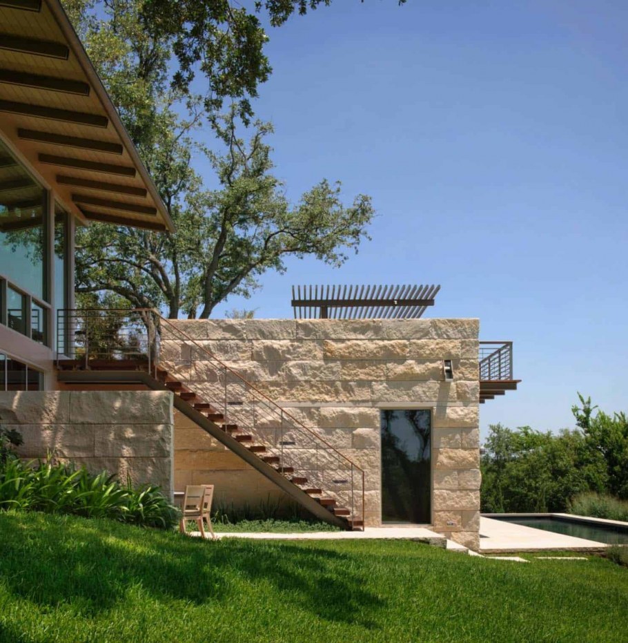 Современный дом из ракушечника