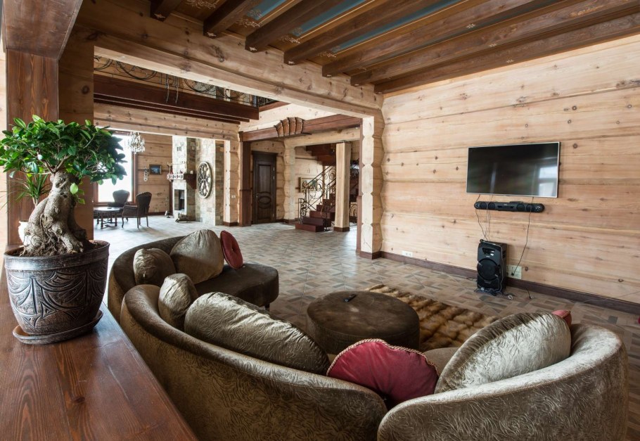 Современный дом из лафета