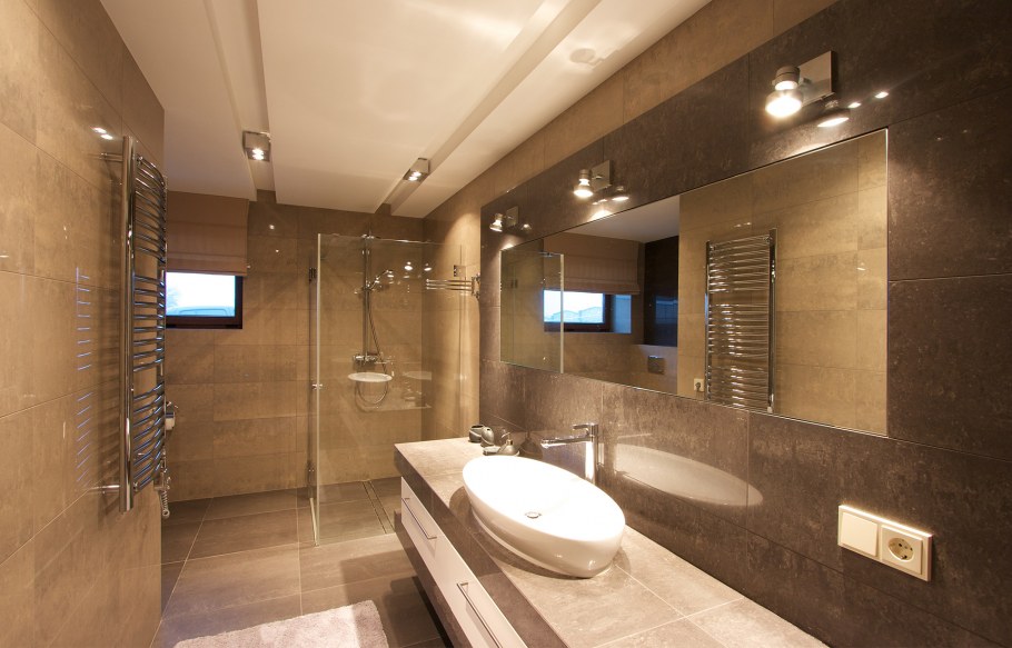 Ванна в коричневом цвете керамогранит