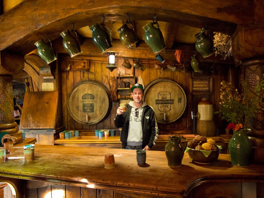 Круглые двери в стиле Хоббит