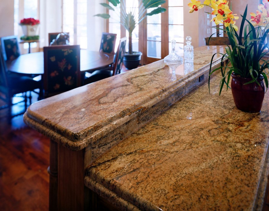 Каньон столешница в интерьере кухни