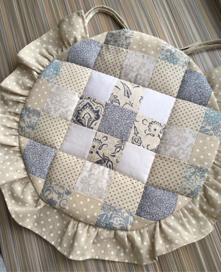 Сидушки на стулья в стиле пэчворк