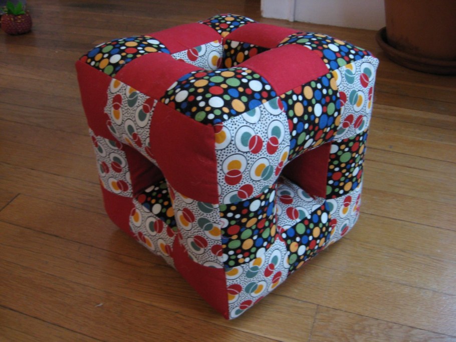 Лоскутное шитье пуфики