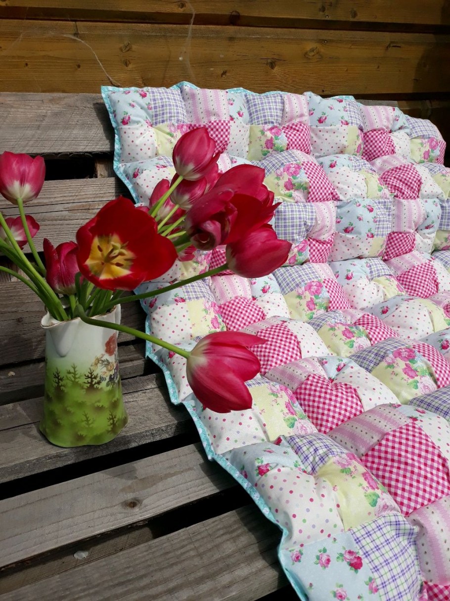 Пэчворк одеяло пуфики