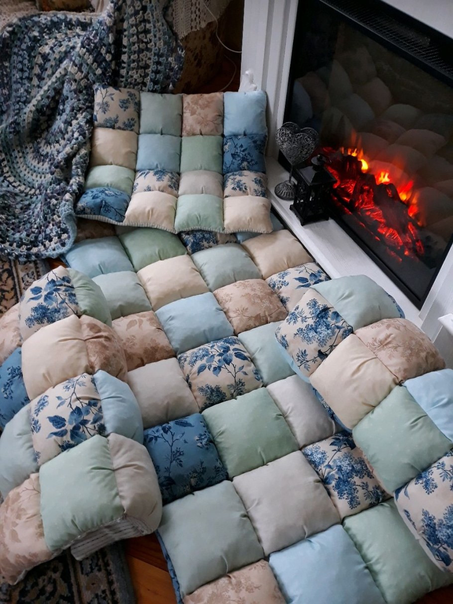 Подушка бомбон