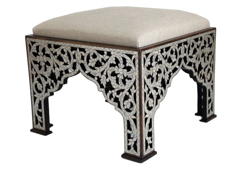 Плетеный табурет в марокканском стиле