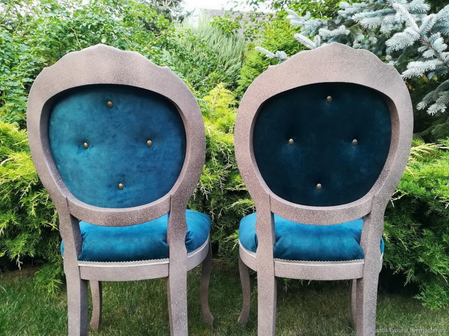 Скотти Бертона «пара стульев-глыб»