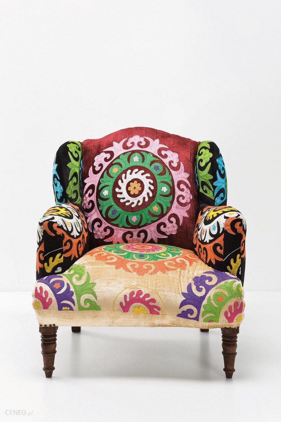 Диван в этническом стиле