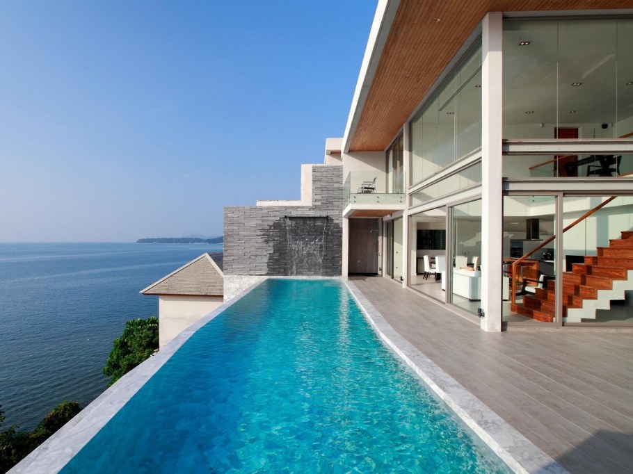 Вилла с бассейном у моря