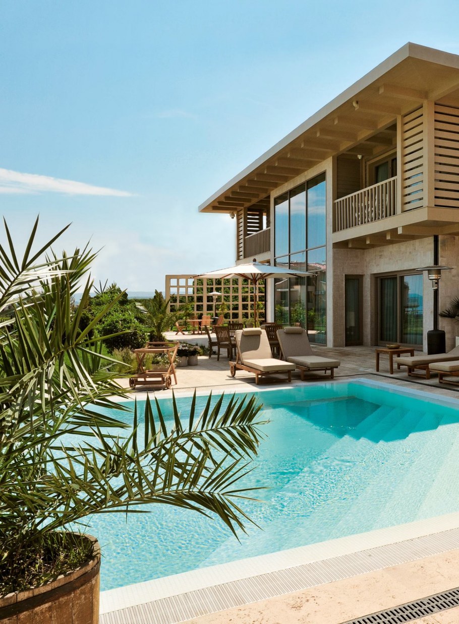 Вилла на берегу моря