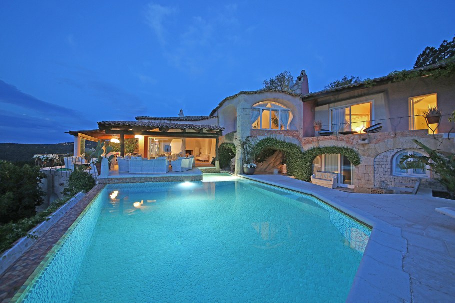 Вилла у моря Италия