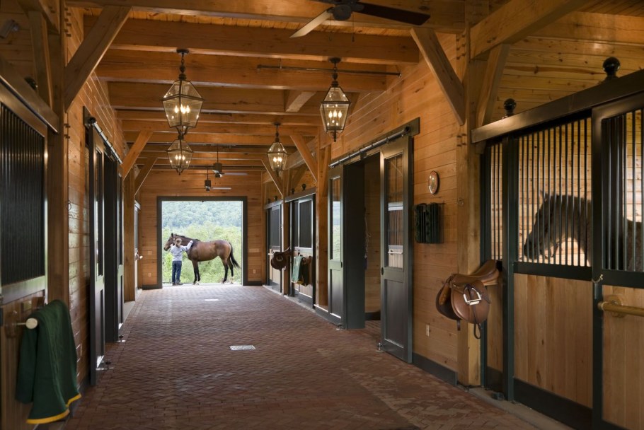 Поместье Кальтенбах в Германии конюшня