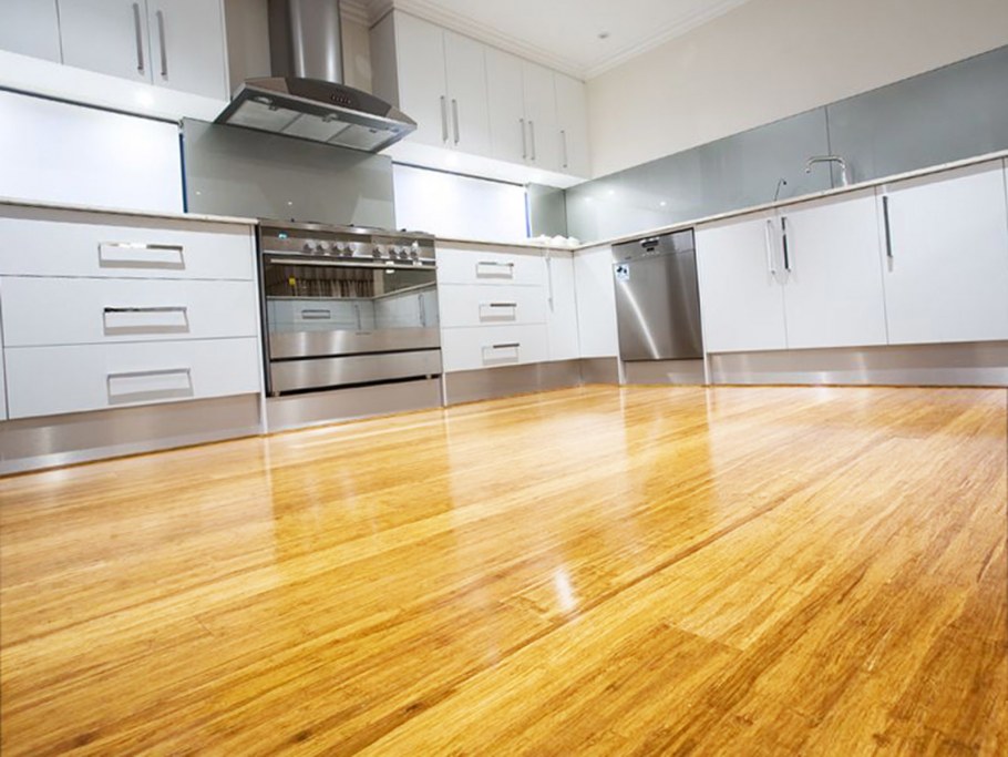 Глянцевый ламинат на кухне